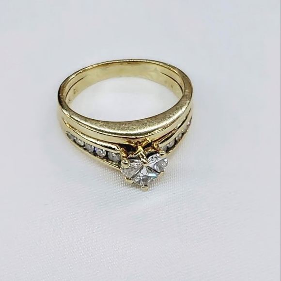 Heart moissanite engagement/wedding ring in 14k yellow gold - Picture 5 of 7